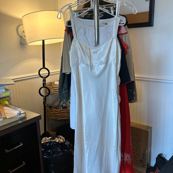 UNIF Cloud Dress - Picture 1 of 8